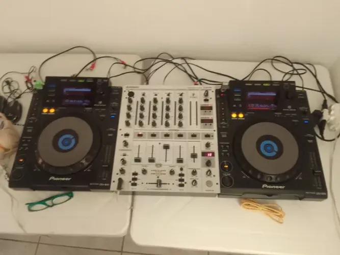 Mixer djx 700  Behringer 4 canais