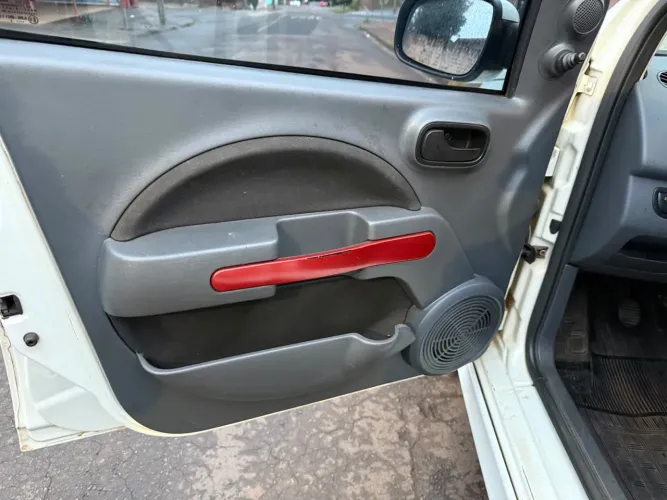 Fiat Uno Sporting 1.4 EVO Fire Flex 8V 4P 2012