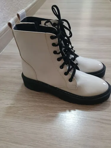 Bota Branca 37
