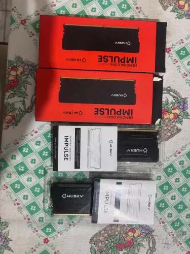 Duas memórias ram 8 gb 3200 mhz por uma de 16 gb