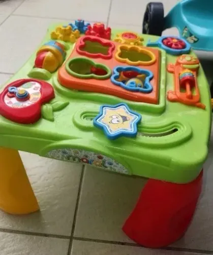 Mesa infantil educativa e interativa