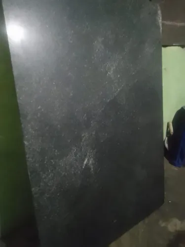 Vendo uma mesa de mármore usada