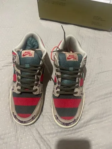 Tenis Nike Réplica Freddy Krueger..