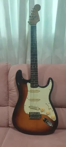 Guitarra Squier bullet com upgrade Malagoli