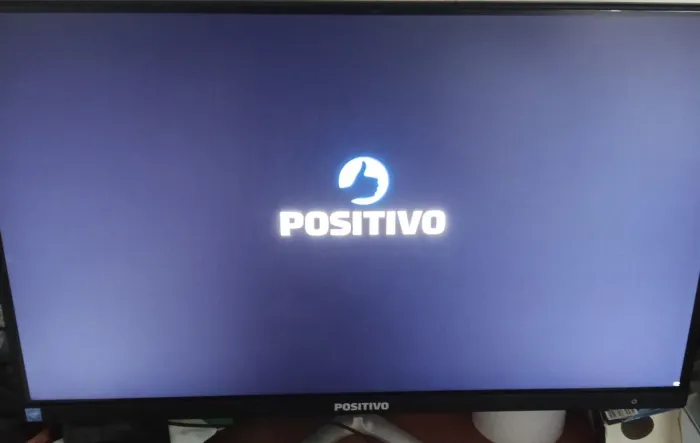 Computador All in One Positivo 4GB Ram C464a-21 SSD Tela 21.5 Pol Android Linux Windows ZN