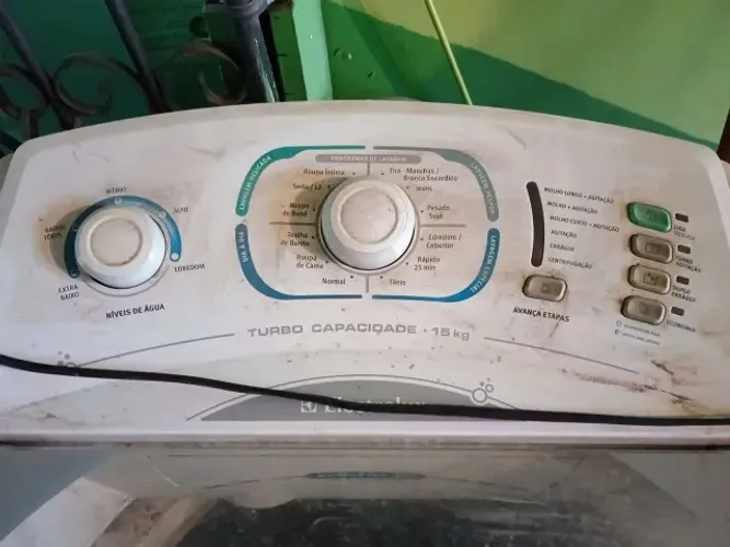 Máquina de lavar roupas (para conserto ou peças)