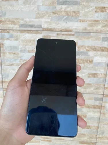 Celular motorola moto g24 total de 128 GB com a tela trincada