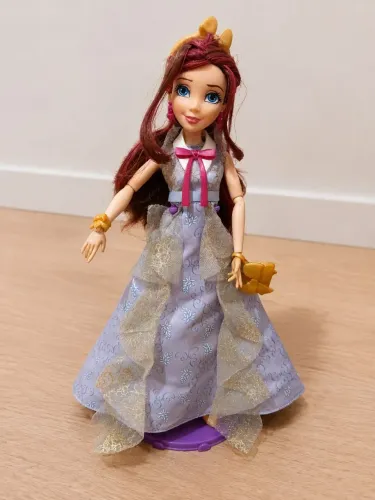 Boneca descendentes Jane 