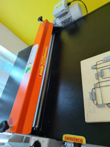 Vendo máquina de corte e vinco elétrica Semi automática