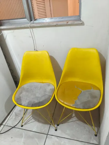 Cadeiras Amarelas