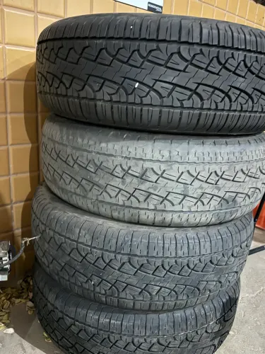 Vendo 4 Pneus Pirelli Scorpion 215/60 R17