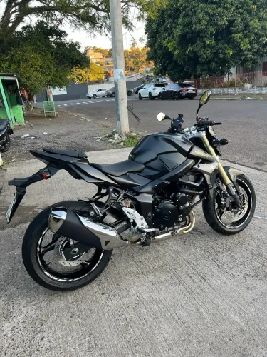 Susuki GSR-750