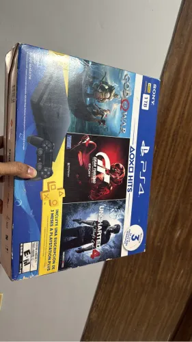 Vídeo game PlayStation 4 slim