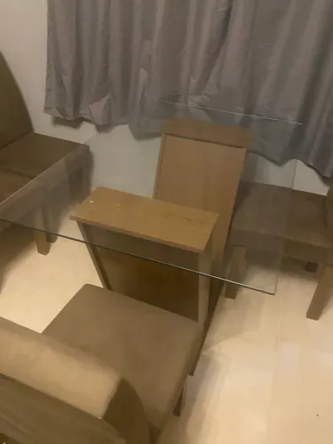 Vendo jogo de mesa de vidro com 4 cadeiras