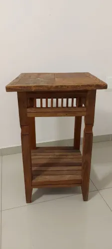 Mesa Lateral Rústica em Madeira Maciça - Madeira Bruta