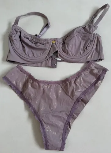 Lingerie Rosa com Dourado