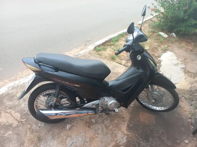 Vendo biz 2010  conservada 