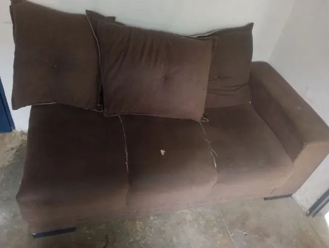 Vende-se esse sofá 300 reais 