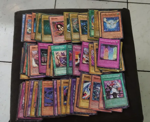 83 Cartas Yu-Gi-Oh antigas