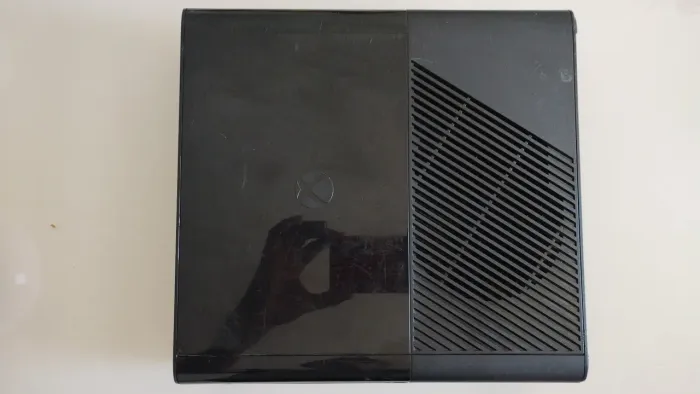 Xbox 360 super slim C/ DEFEITO 