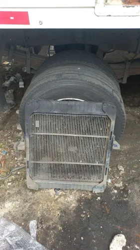 Radiador Mercedes 709 