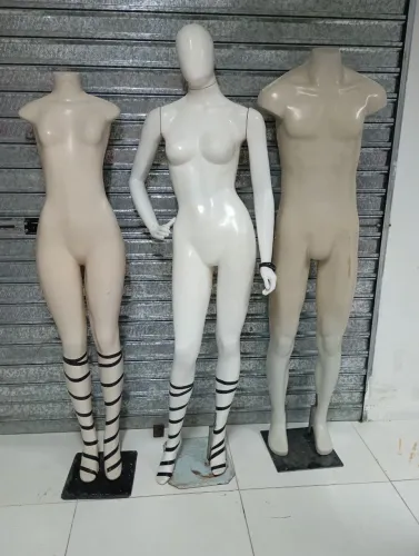 Vendo manequins e outras coisas de loja estou vendendo no preçinho não  perder a oportunid