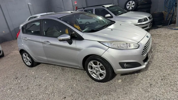 Ford Fiesta 1.6 16V Flex Aut. 5P 2015