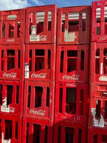 Vendo Cassilane de plástico vazio de coca e litrão de Ambev