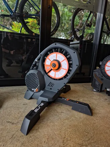 ROLO DE TREINAMENTO INTERATIVO ELITE DIRETO XR EU C/ ZWIFT