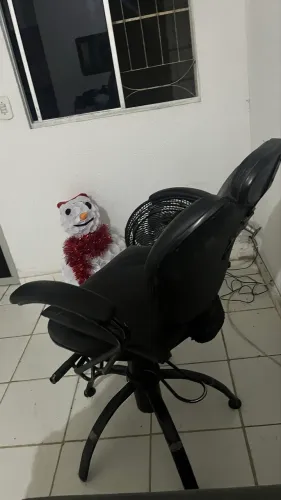 Cadeira rotatória para cortes de cabelo
