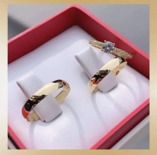 Par de Alianças Tungstênio Boleadas 4mm Ouro18K Banho + Solitário. Noivado, Casamento