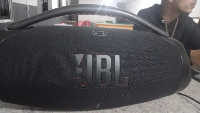 Caixa JBL BOMBOX