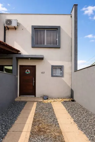 Casa com 2 Quarto(s) e 3 banheiro(s) para Alugar, 90 m² por R$ 2350 / Mês