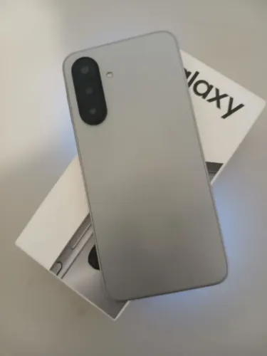 Samsung Galaxy A17 5G 128GB Cinza - Menos de 1 Mês de Uso + Nota Fiscal