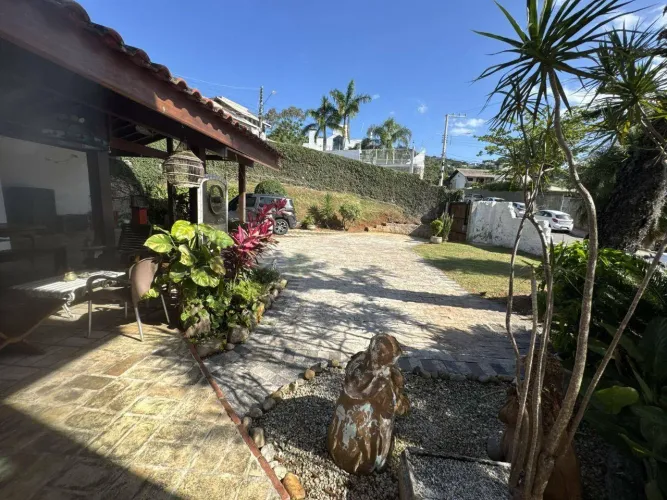 Casa com 3 quartos e vista Mar no bairro Agronômica, em Florianópolis.
