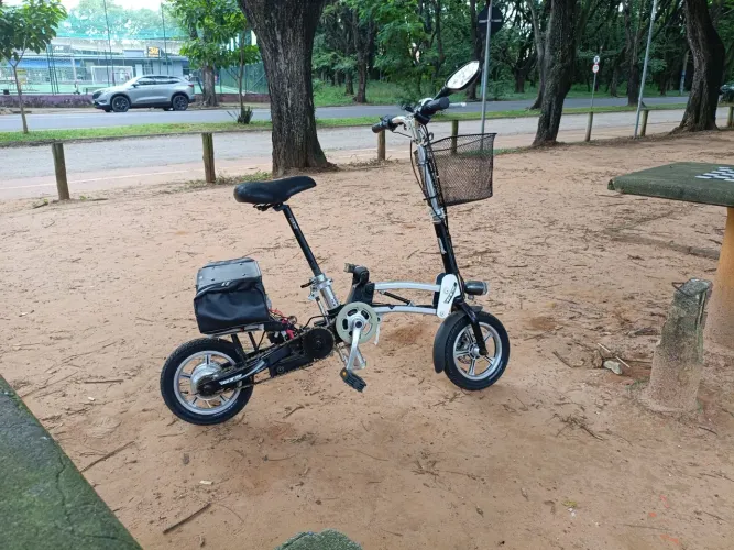 Bicicleta elétrica dobrável 