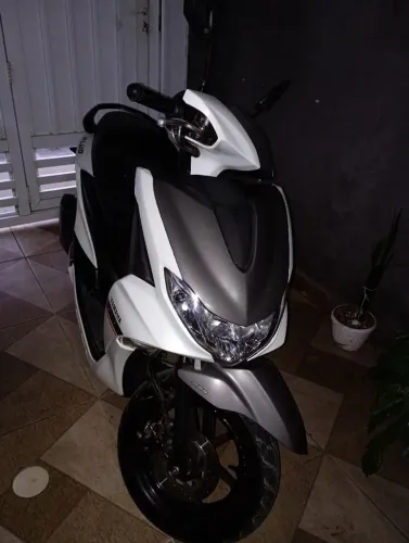 Vendo nova único dono com manual e chave reserva 