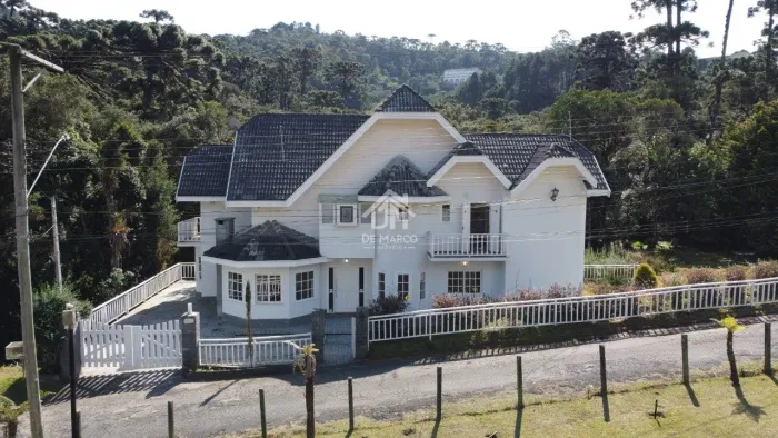 Excelente casa em condomínio fechado