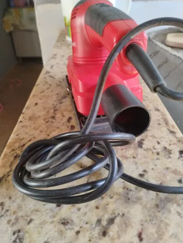 Lixadeira elétrica Enhell 220v. Bom estado
