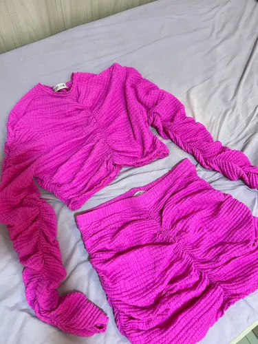 Conjunto Rosa de Saia e Cropped Manga longa 