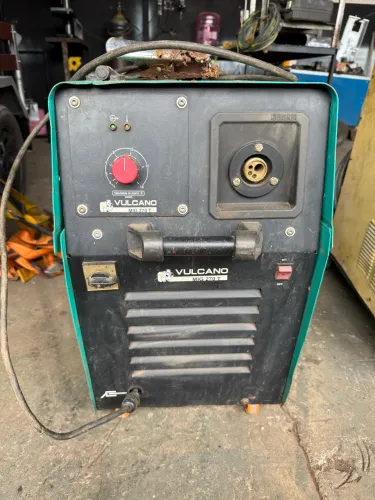 Máquina de solda mig trifásica acompanha tocha