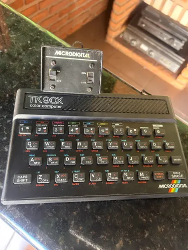TK90X Color Computer - Computador antigo