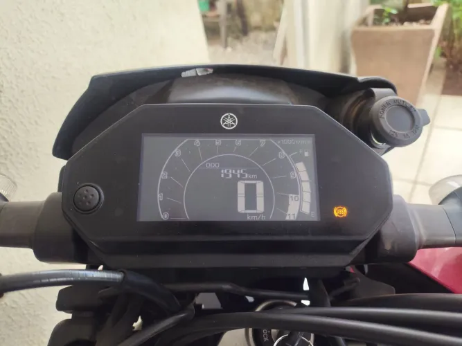 VENDE - SE MOTO LANDER 250 CC 24/25