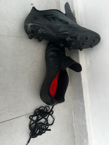 Chuteira umbro (original) preta - TAM 40