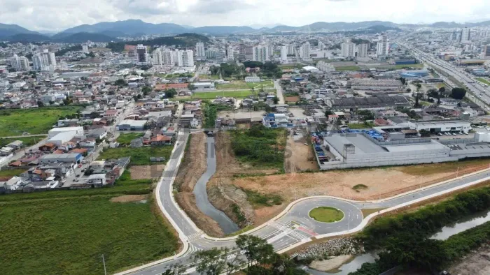 Lote Comercial/Industrial em Palhoça (Caminho Novo) - 10.800 m², Venda R$ 11.000.000