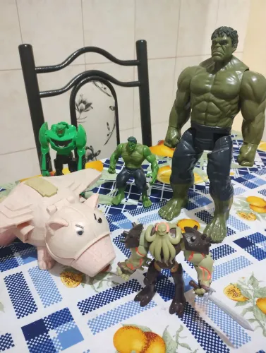 Vendo bonecos de diversos personagens 