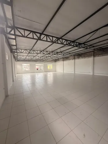 Alugo Salao no primeiro piso de uma galeria na feira da liberdade