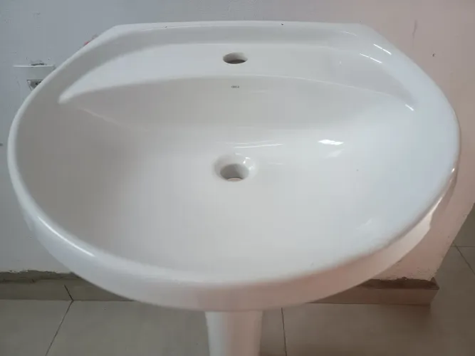 Vendo lavatório marca " Deca" muito conservado!
