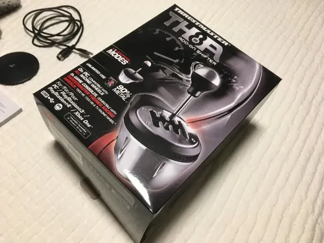 Câmbio Thrustmaster TH8A na caixa em bom estado