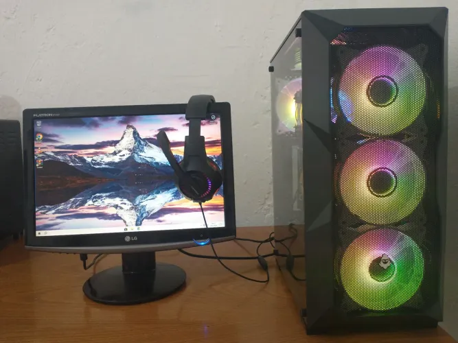 Pc gamer xeon  com HD BATOCERA e controle USB de Xbox one ( Quase completo)  mínimo 1600